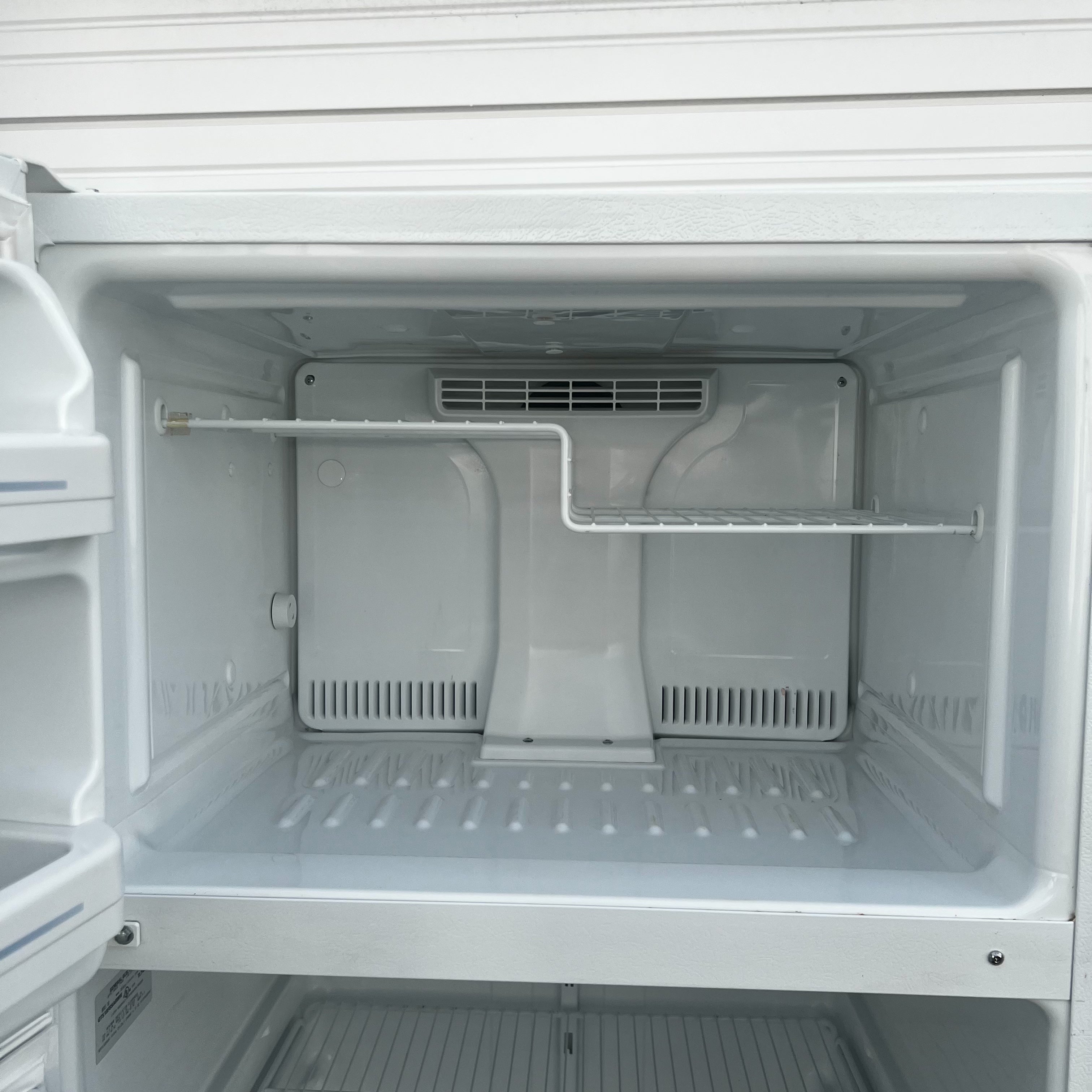GE Top and Bottom Refrigerator GE Top and Bottom Refrigerator